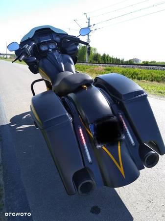 Harley-Davidson Touring Road Glide - 2