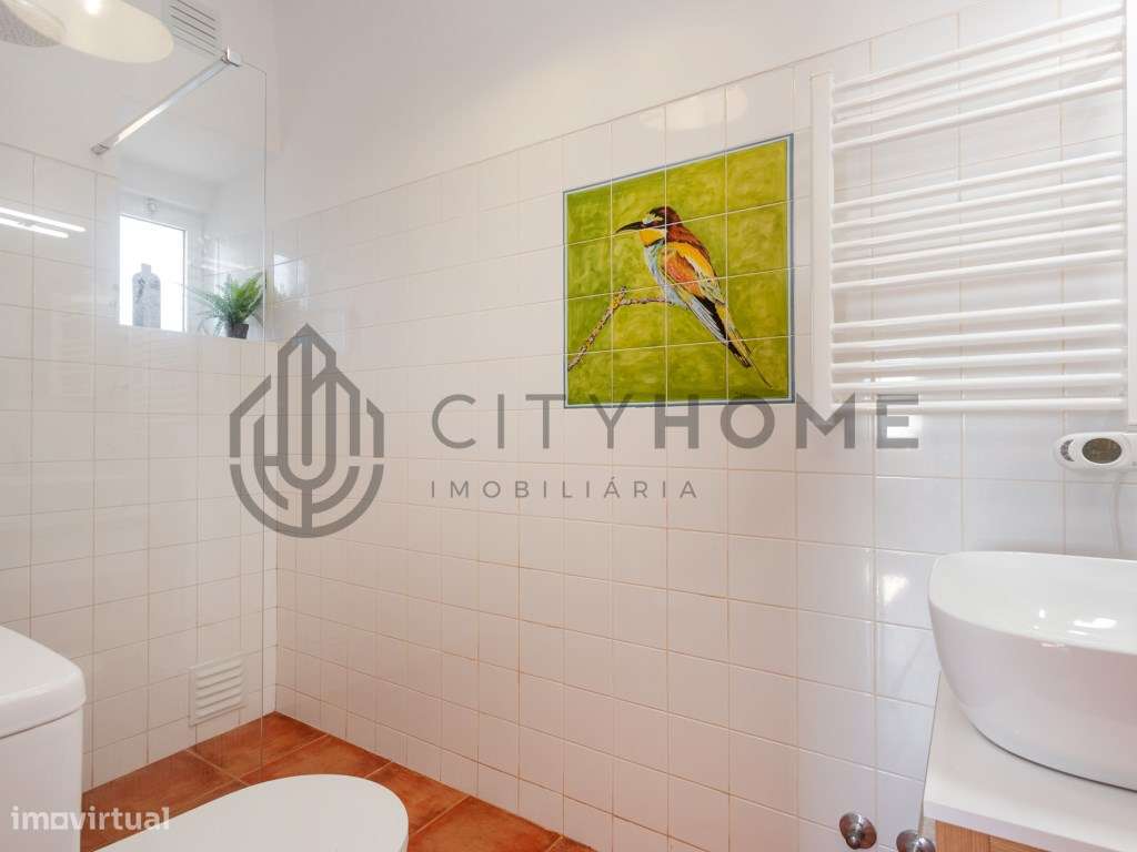 Moradia T4 com piscina infinita em terreno amplo em Silves-24