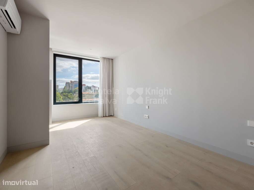 Apartamento T2 com estacionamento à venda nas Avenidas Novas-23