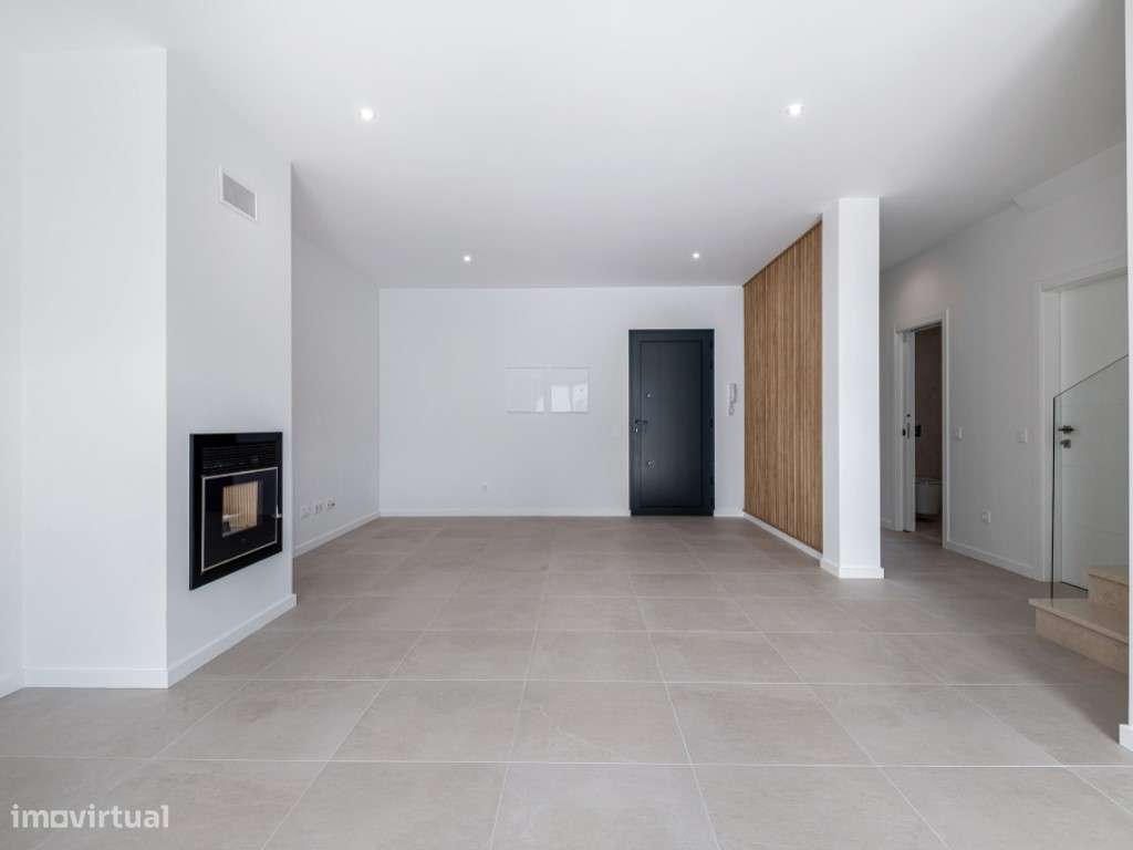 Moradia com piscina pronta a habitar junto à Lagoa de Óbidos - Grande imagem: 4/46