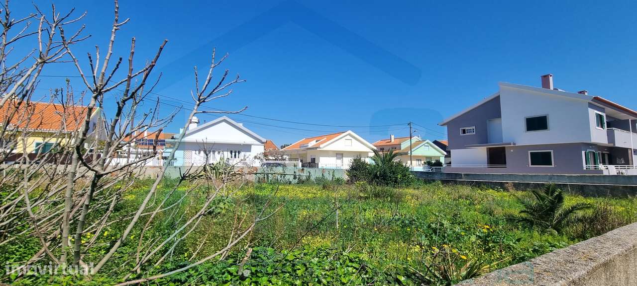 Terreno urbano com 977m² em Charneca de Caparica - Grande imagem: 4/9