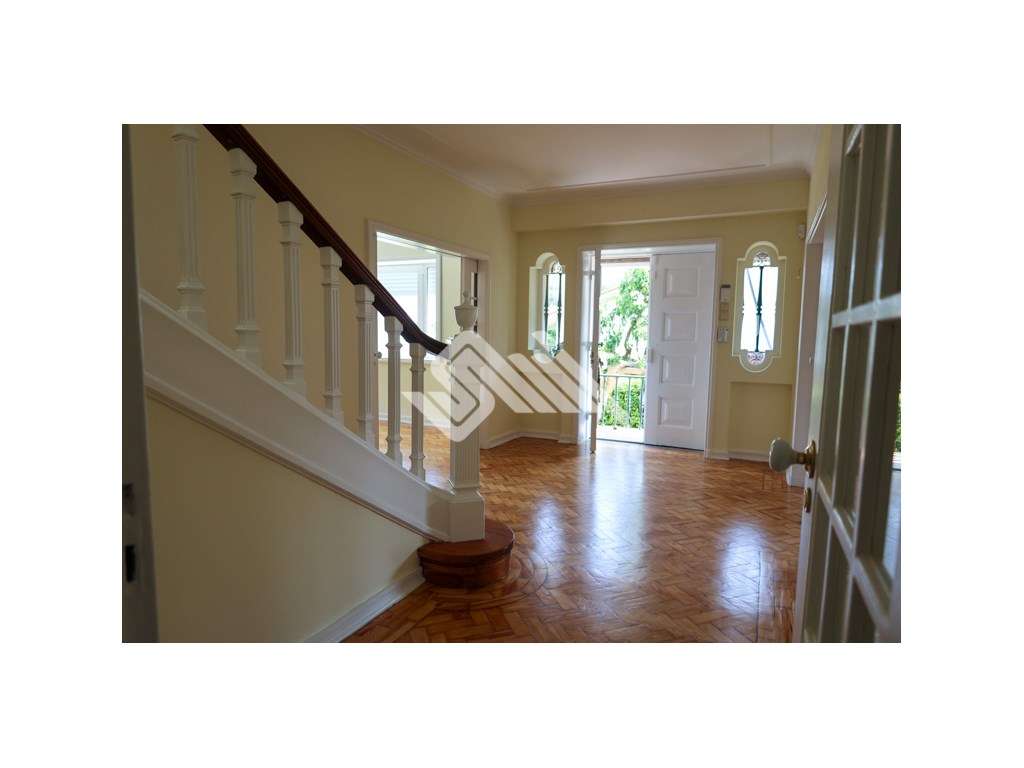 Moradia T5 c/Jardim Campo Alegre-6