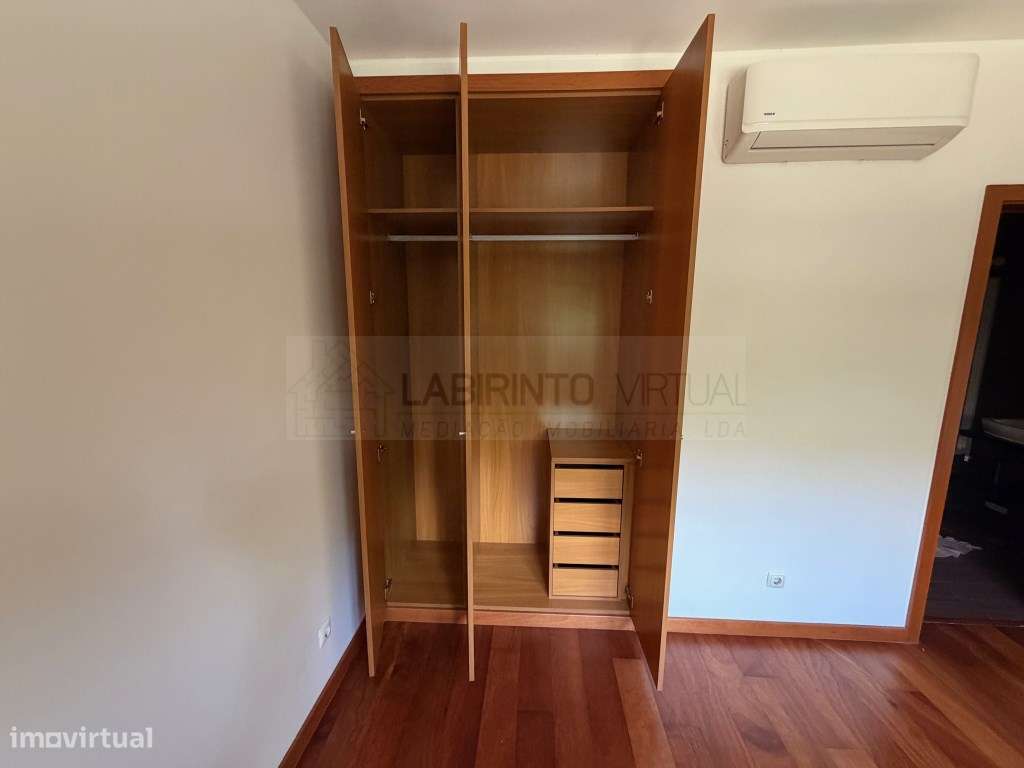 Arrenda-se magnifico T1 próximo do metro de Odivelas - Grande imagem: 5/9