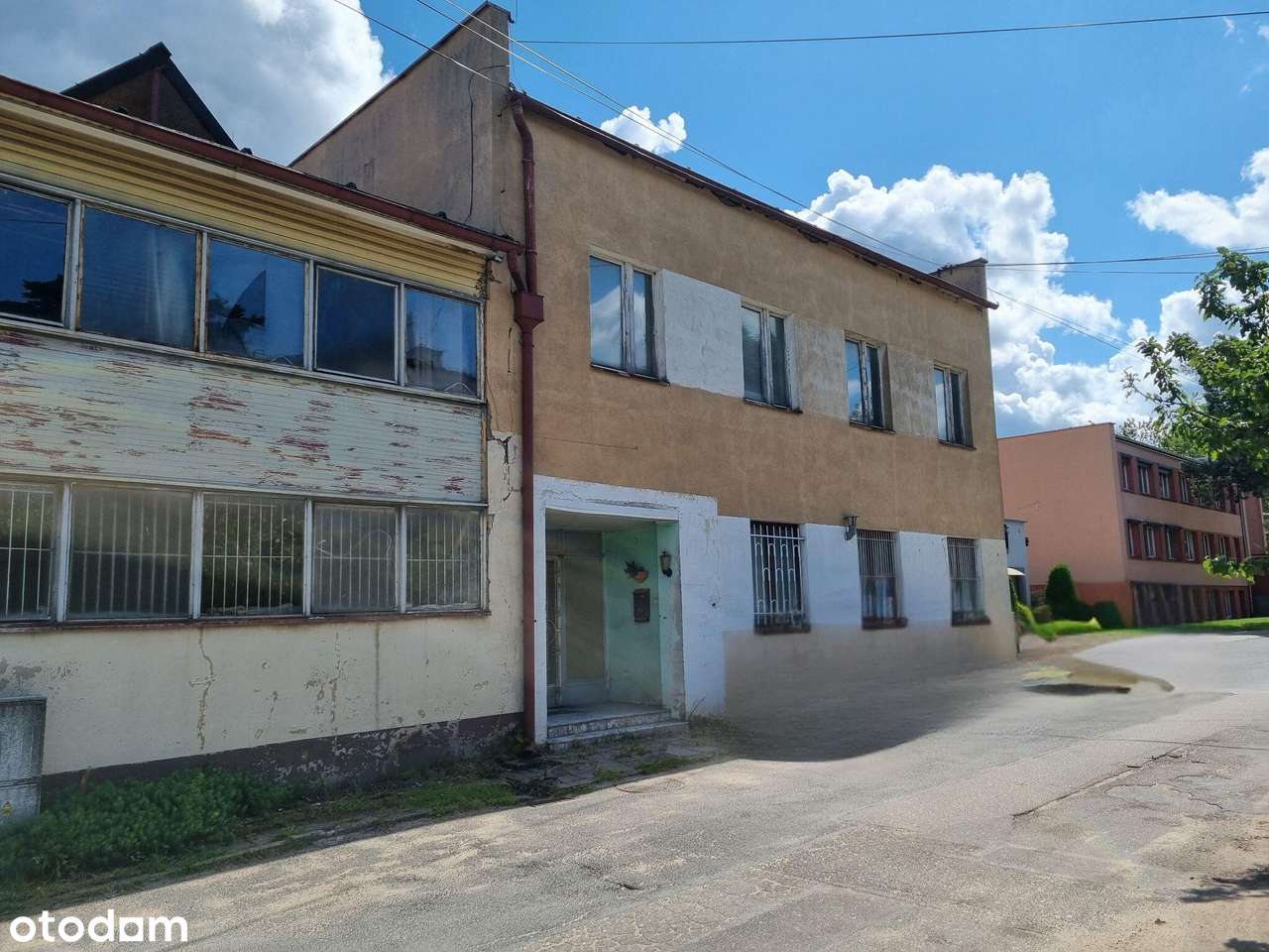 Na sprzedaż hala z biurowcem-1