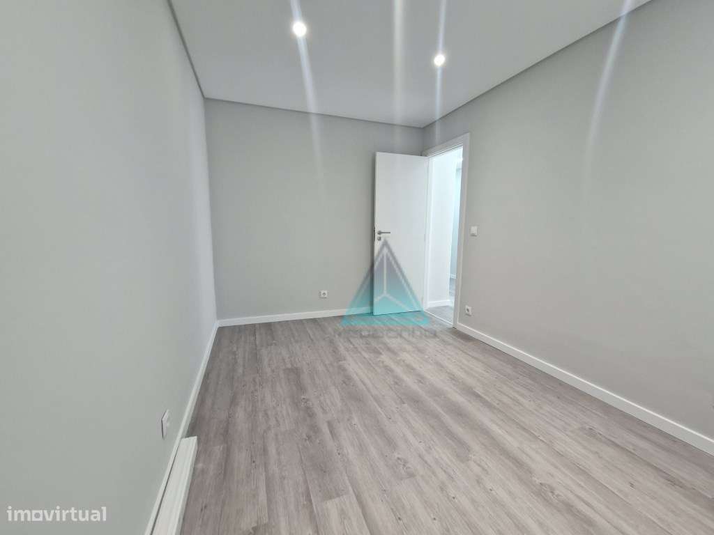 T2 TOTALMENTE REMODELADO NO BARREIRO - Grande imagem: 4/13