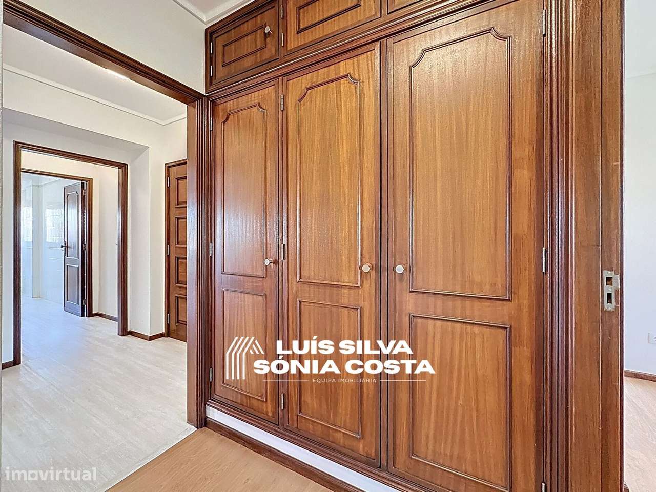 Apartamento T2 Remodelado c/ Varandas, Garagem & Elevador - Centro...-14