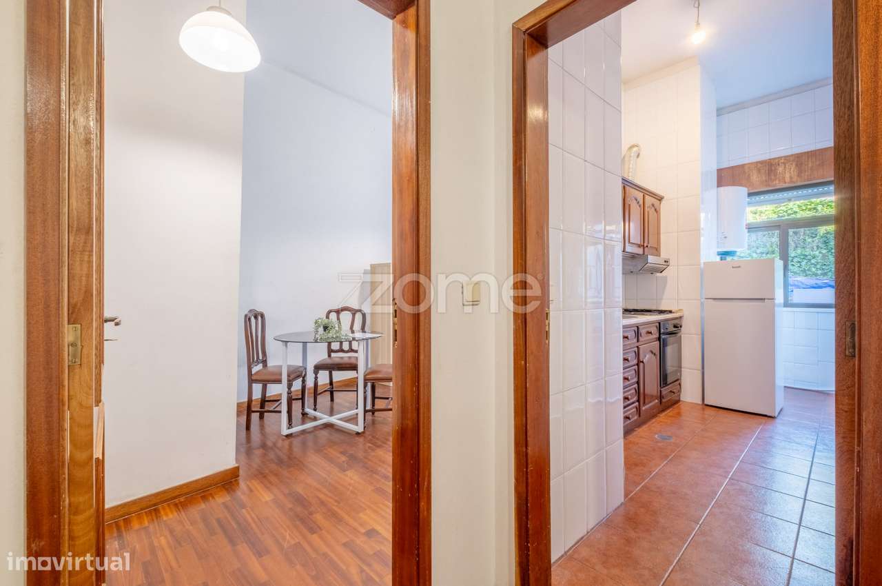 Apartamento T2 com lugar de garagem na Praça das Flores, Porto - Grande imagem: 3/32