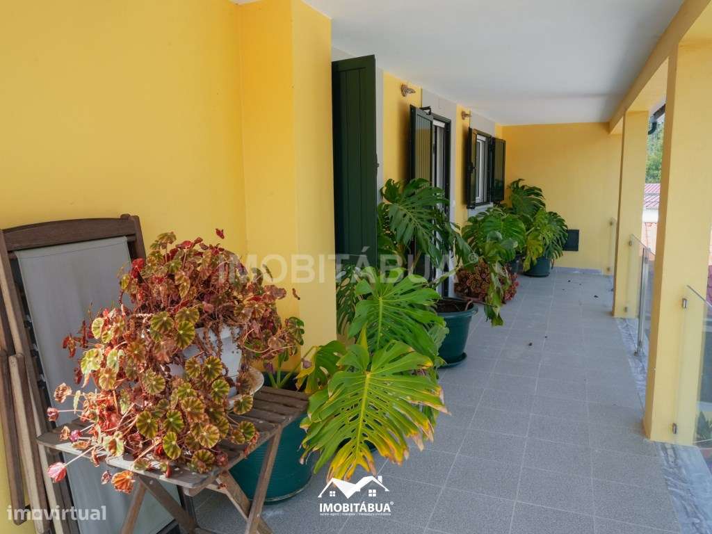 Casa privada com 4 quartos, piscina, pátios e acomodações versáteis.-28