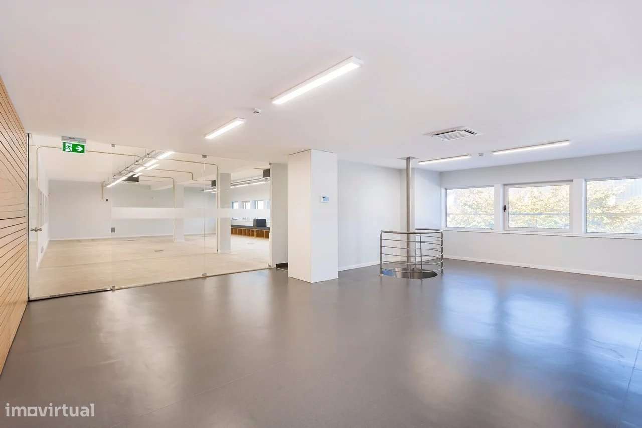 Escritório Amplo na Rua Ferreira Dias, junto ao Metro e VCI - Grande imagem: 2/31