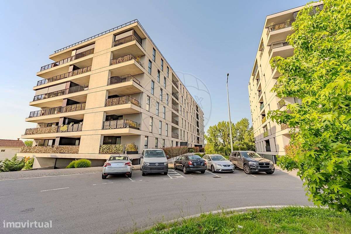 **EXCLUSIVO | T2 DE LUXO NA URBANIZAÇÃO DA ACRESCENTAR**-32