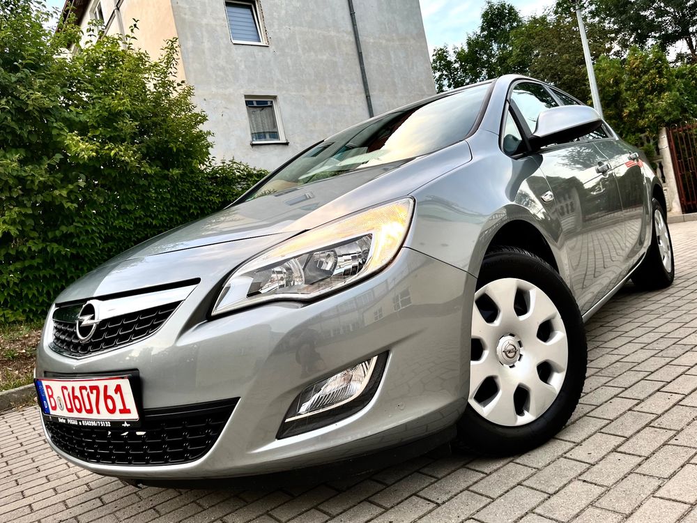 Opel Astra J (2009-2019) 1.6 Design Edition 2010