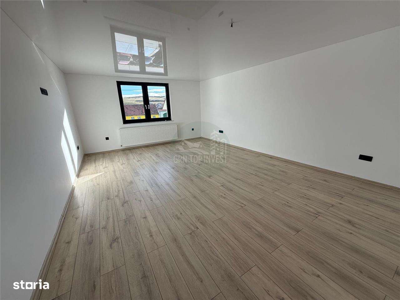 Casa cu 4 camere si 3 bai pretabila birouri in Sura  Mare - Imagine principală: 3/10