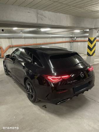 Mercedes-Benz CLA 250 E AMG Line 8G-DCT - 16