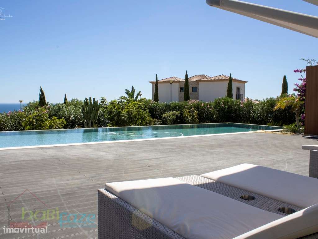 Vende-se Moradia de Luxo T5 com piscinas e Vista Mar-9