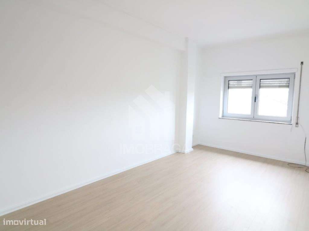 Venda Apartamento T2+1 com Sótão (transformado em T2) - São Vítor, ...-3