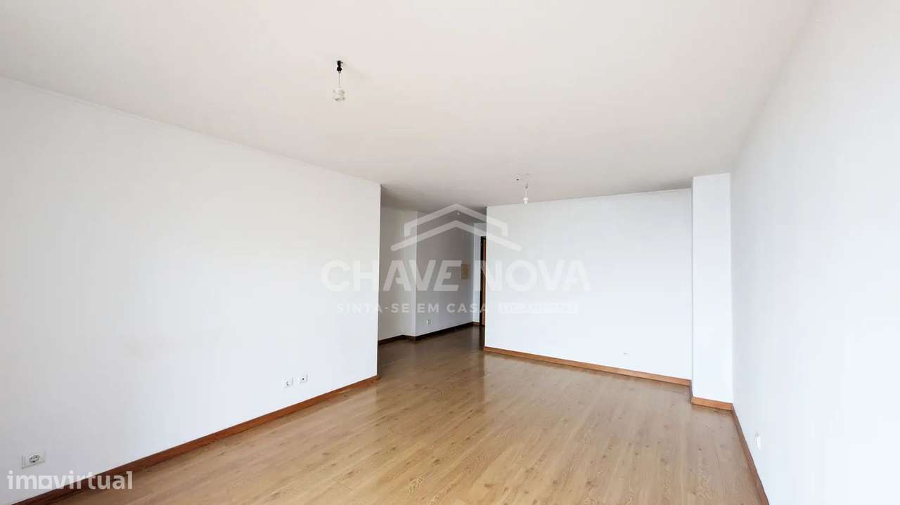 T2+1 c/lugar de garagem+arrumo em Vilar Paraiso (800m Metro) - Grande imagem: 2/14