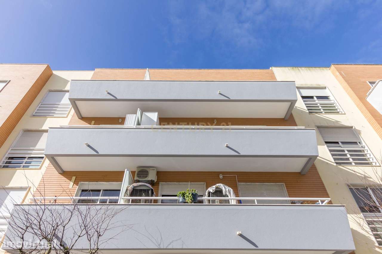 T1 com varandas amplas, garagem e elevador | Urbanização Vila Serena –-17