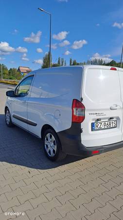 Ford Transit Courier - 12