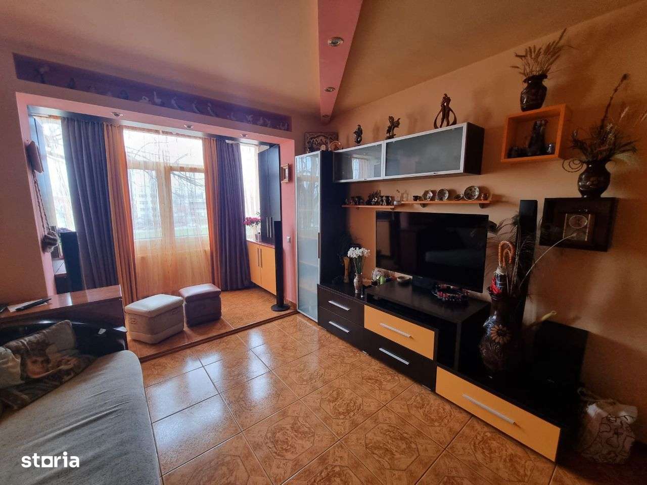Apartament cu 3 camere in zona Podul de Piatra cu vedere la Palat - Imagine principală: 4/7