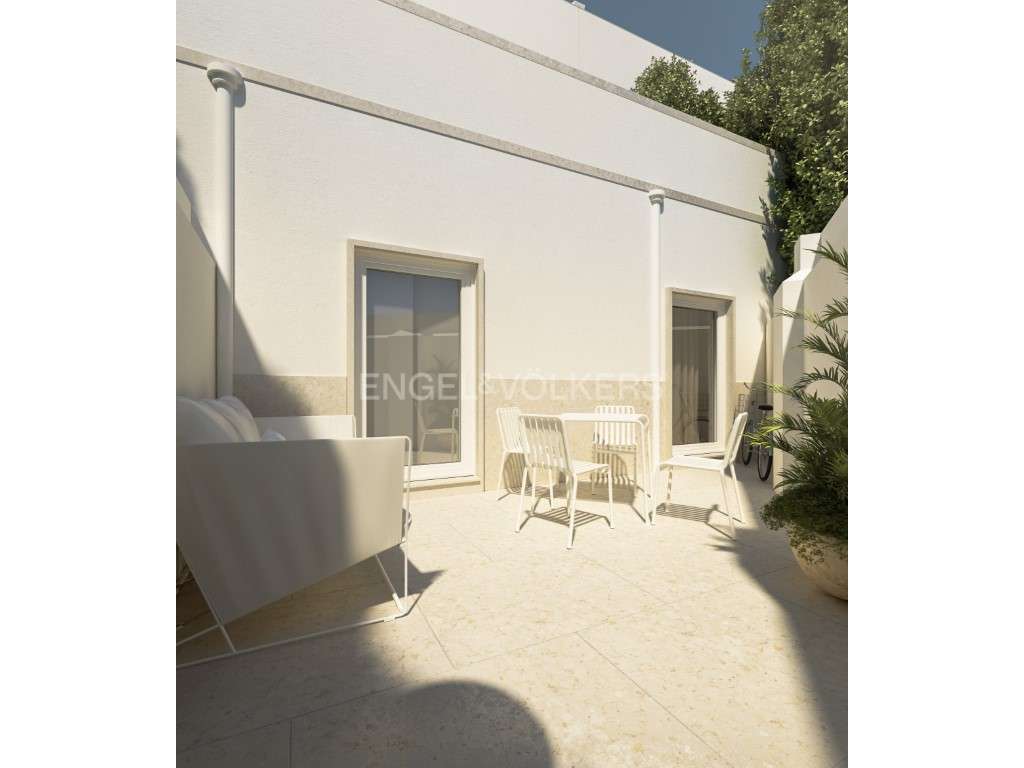 Amplo T2 com pátio privado às portas de Benfica - Grande imagem: 2/28