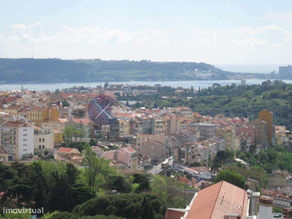 Apartamento T1 situado na Zona das Amoreiras, com vista magnifica d... - Grande imagem: 2/19