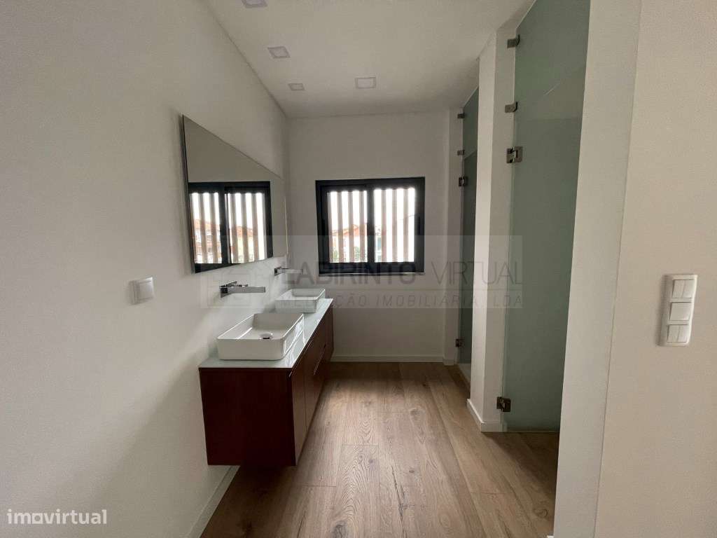 Vende-se Moradias T4 em Condomínio privado, no Fanqueiro - Loures-18