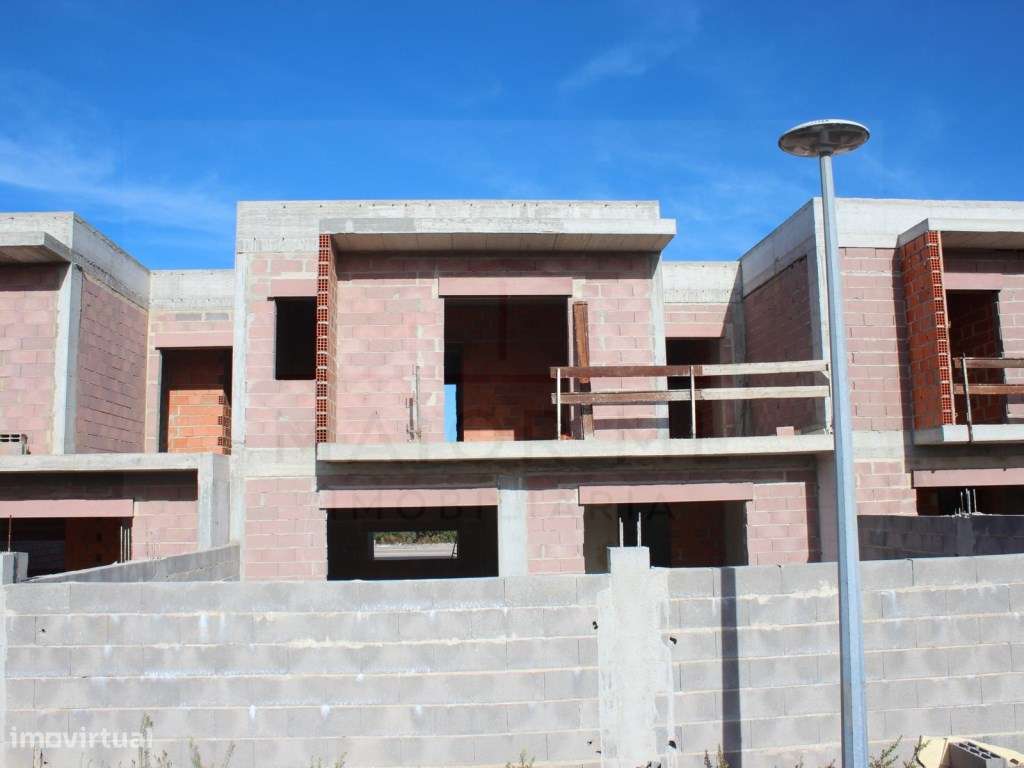 Moradias T3 em construção na urbanização Fonte Lagoa, Rio Maior-22