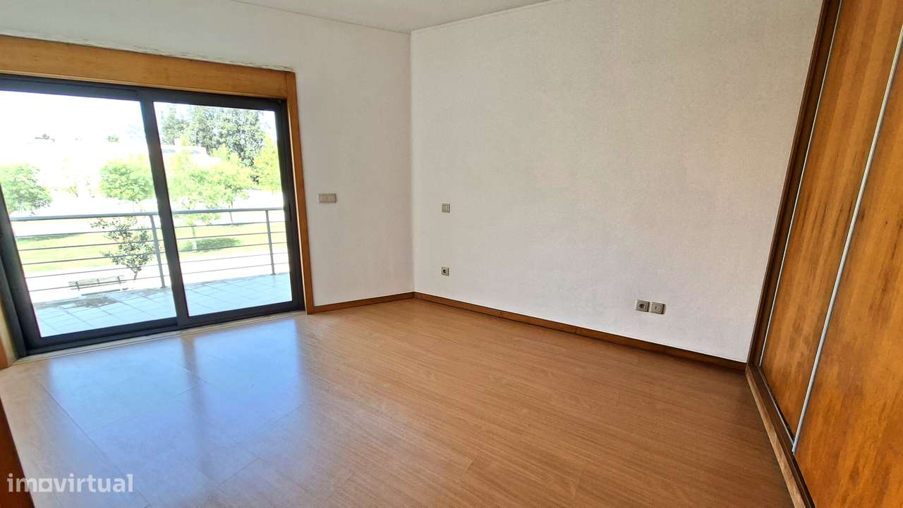 Apartamento T4 com 297m², Garagem e Lugar  estacionamento  Pinhal Novo-15