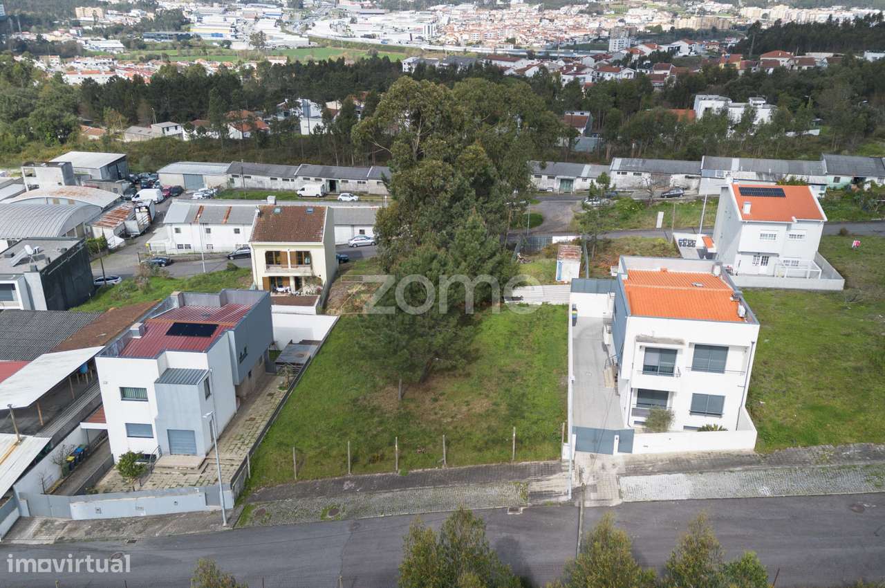 Lote de terreno para moradia 3 frentes - Alfena (285m²) - Grande imagem: 3/15