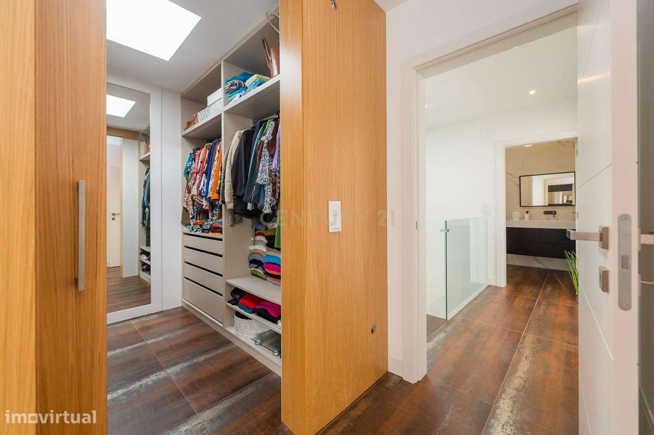 Excelente moradia geminada V4 em Urbanização nova na zona de Albarraqu-35