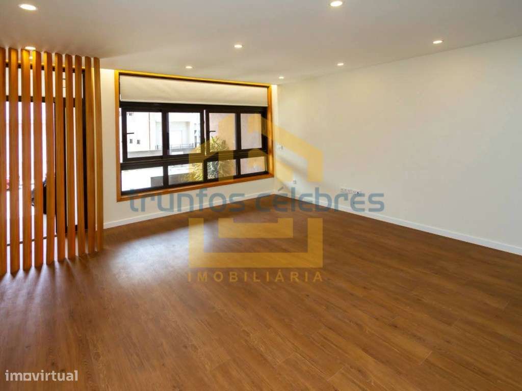 Apartamento T2 Rés do Chão Elevado totalmente renovado com terraço ...-21