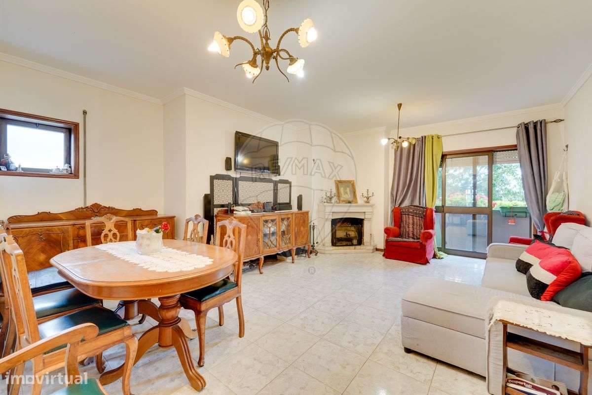 Apartamento T2 - Esgueira-1