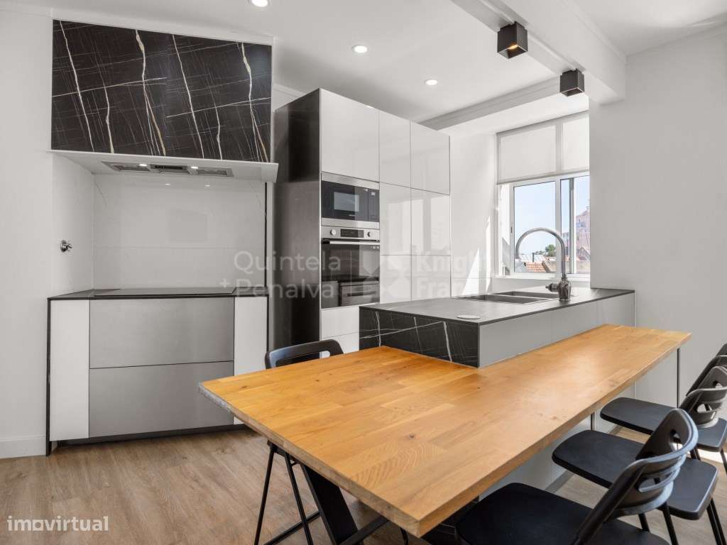 Apartamento T2 renovado com varanda em Arroios-14