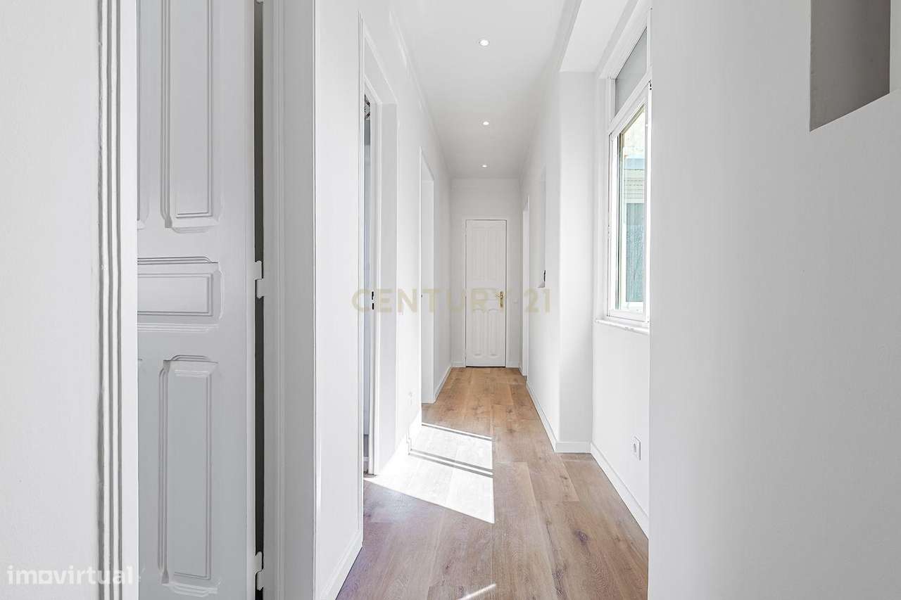 Viver Lisboa | T2 luminoso com varanda na Penha de França - Grande imagem: 3/25