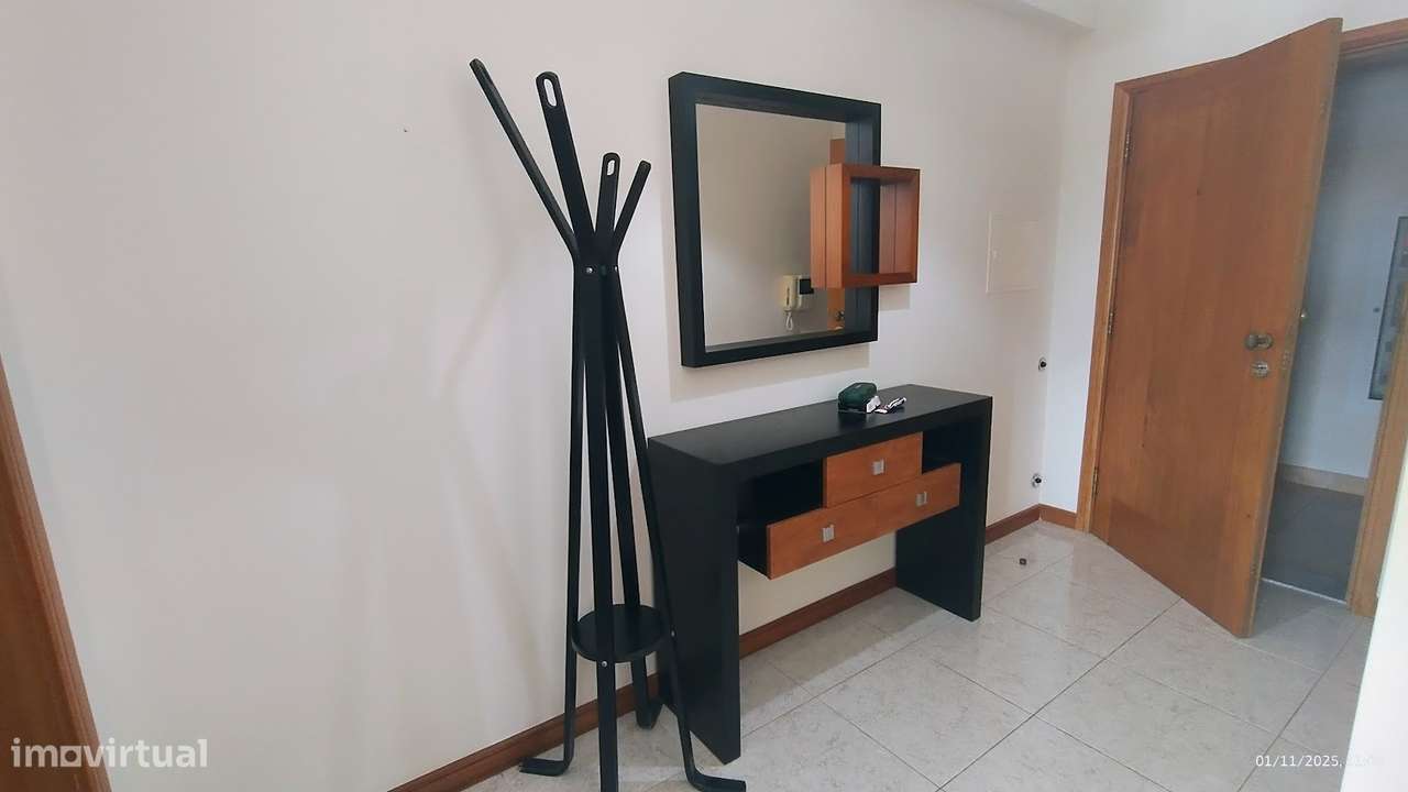 T1 - Equipado e mobilado - Terraço privado - Grande imagem: 2/8