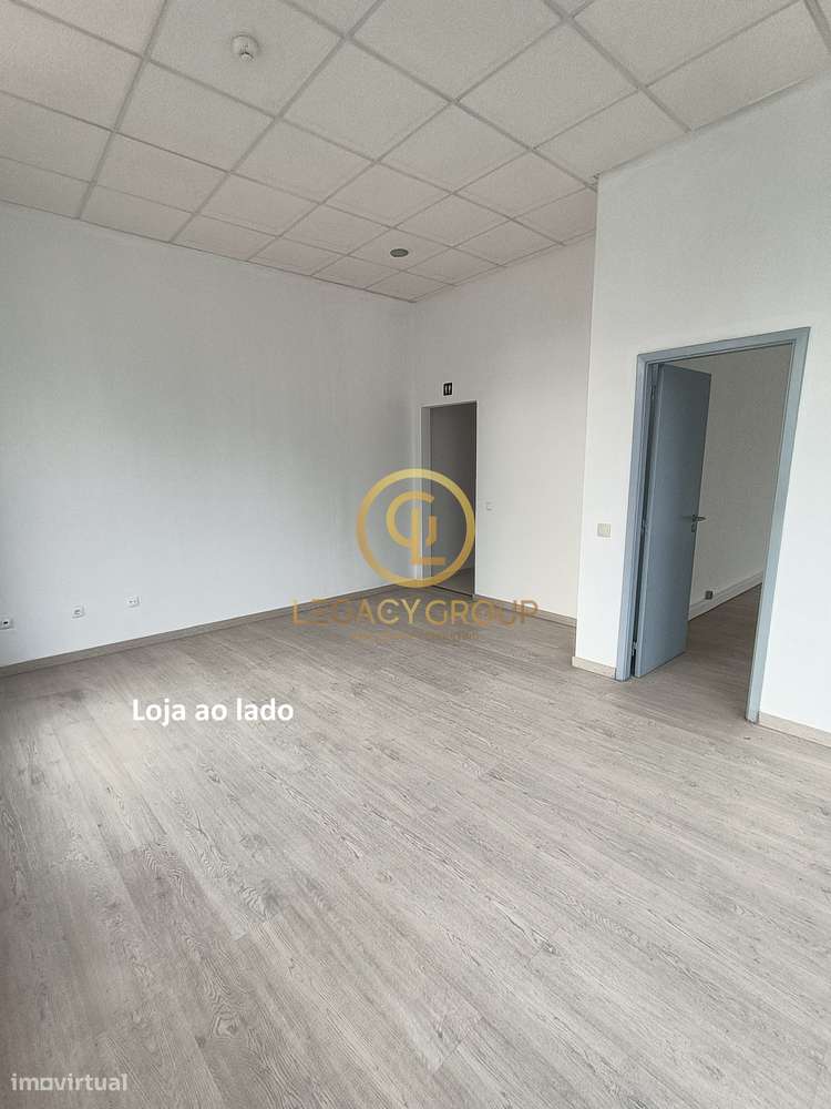 Oportunidade de loja à venda na Rua Professora Maria José Correia,...-10