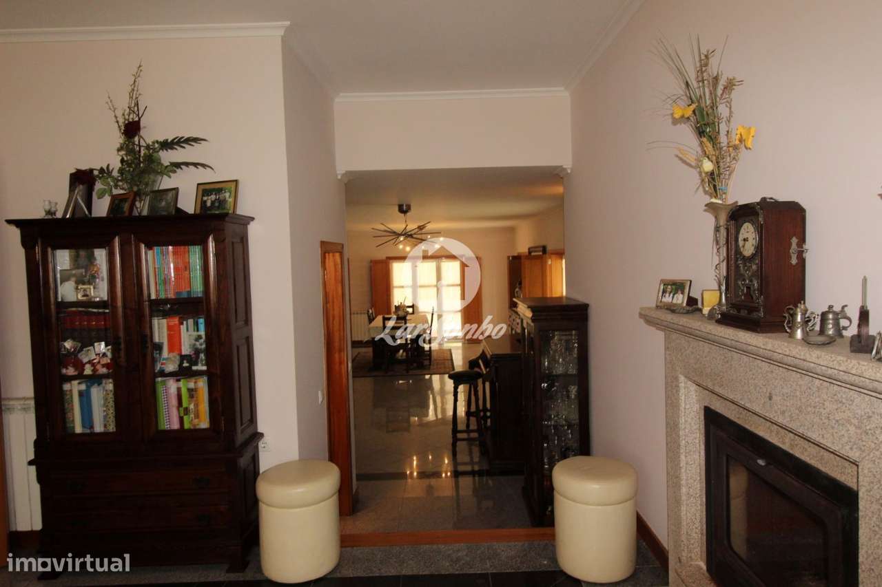 Moradia V4 com áreas amplas e acabamentos de qualidade em Fafe - Grande imagem: 3/14