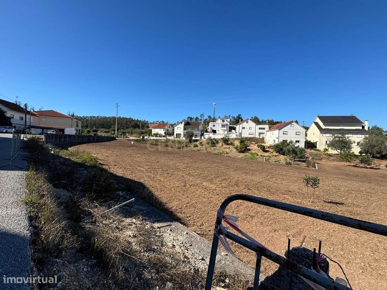 Terreno rústico com viabilidade construtiva em Albergaria dos Doze, Po - Mais