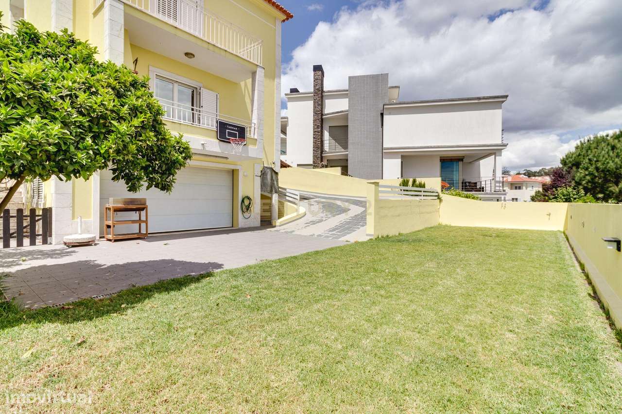 Moradia de Prestígio com 277m² | Garagem | Energia Solar | Feijó, Alma-32