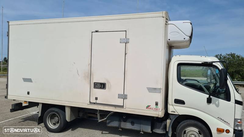 Toyota DYNA - 5