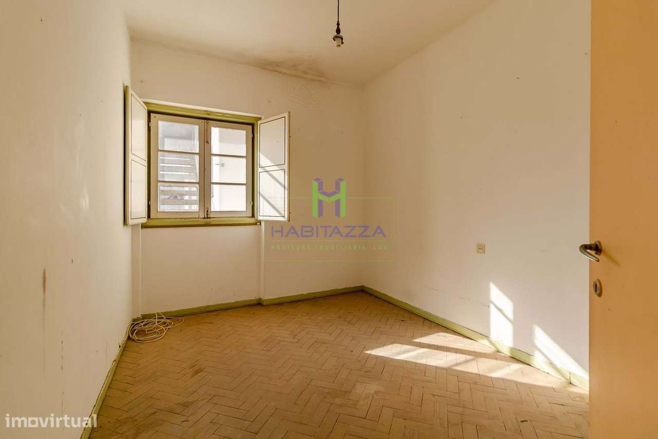 Prédio no Centro histórico de Lagos composto por 2 Apartamentos T3 e 1-36