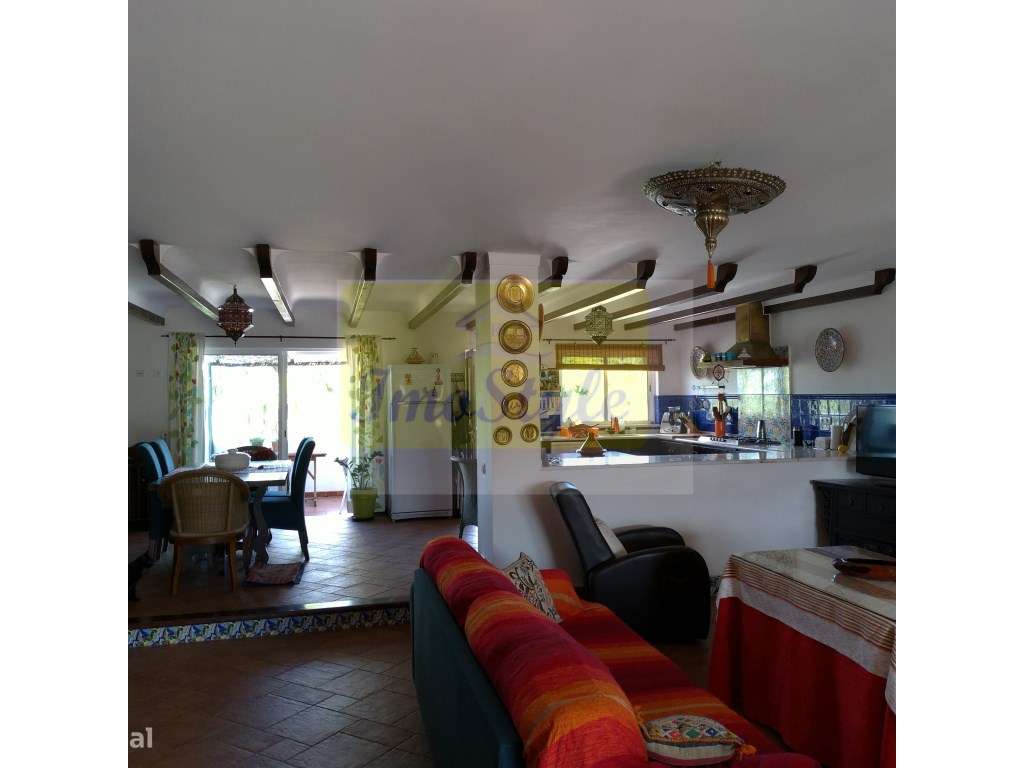 Moradia isolada com cave e apartamento independente em Castro Marim-26