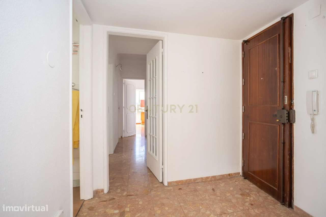 Apartamento T3 em Almada com Excelente Localização-16