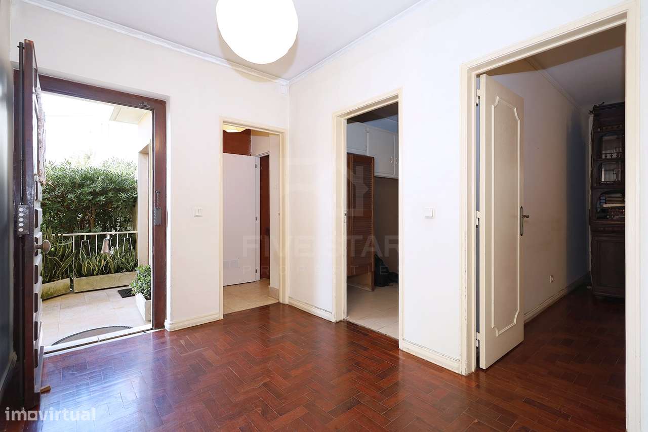 T4 Duplex - Parede - Vista Mar - Varanda - Garagem - Para Renovação-8