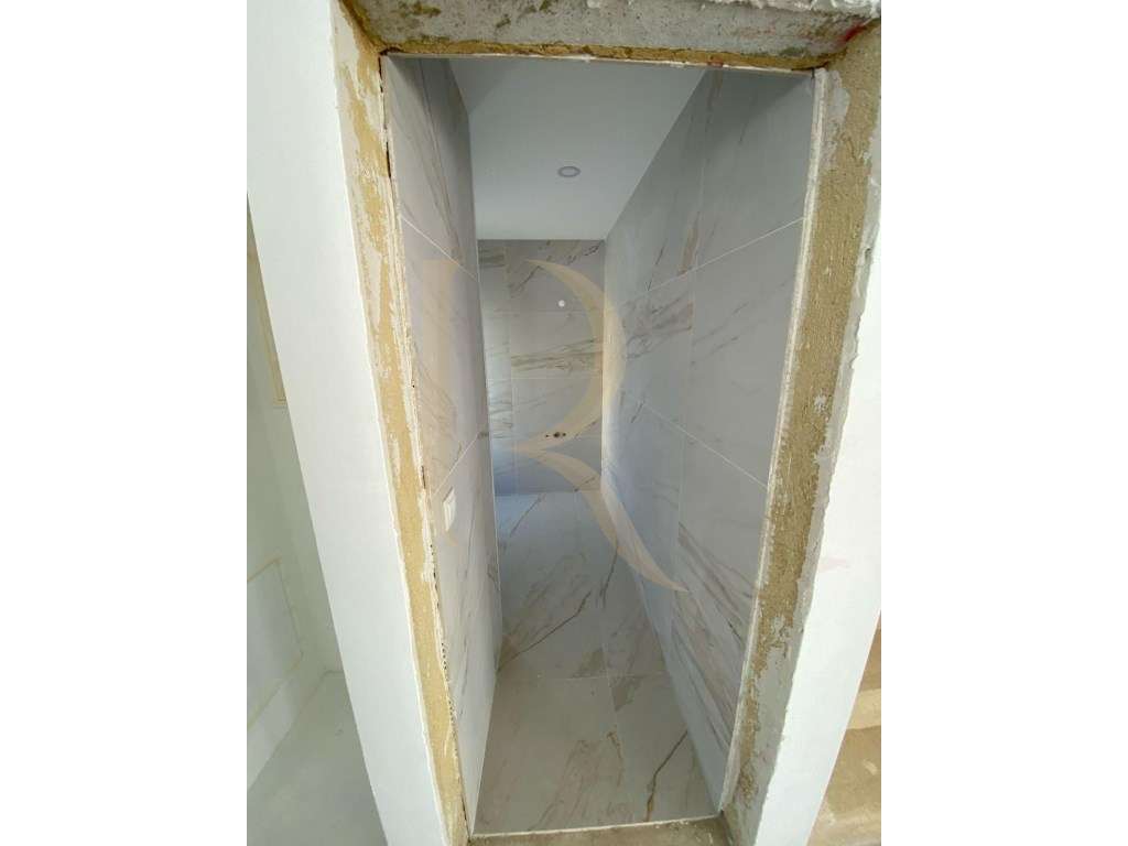 Moradia isolada T4 por terminar na Charneca da Caparica-11