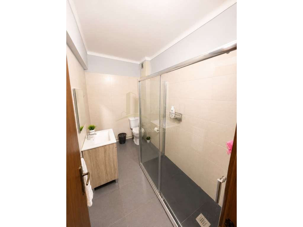 Apartamento T3 no centro de Valença para venda-9