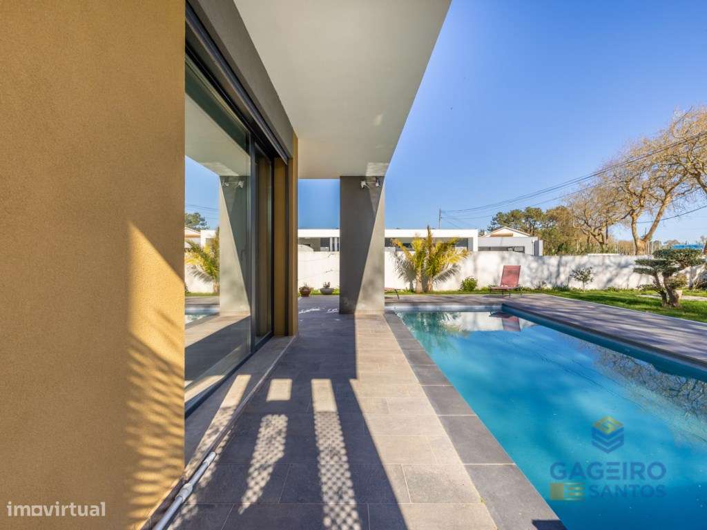 Moradia Térrea T3 Contemporânea com Piscina-56