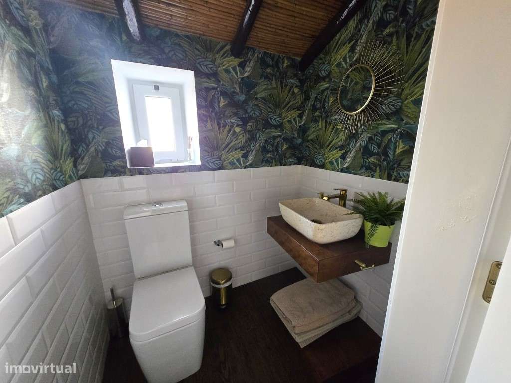 Moradia T5 Moderna com Piscina Aquecida e Garagem para 4 Carros-19