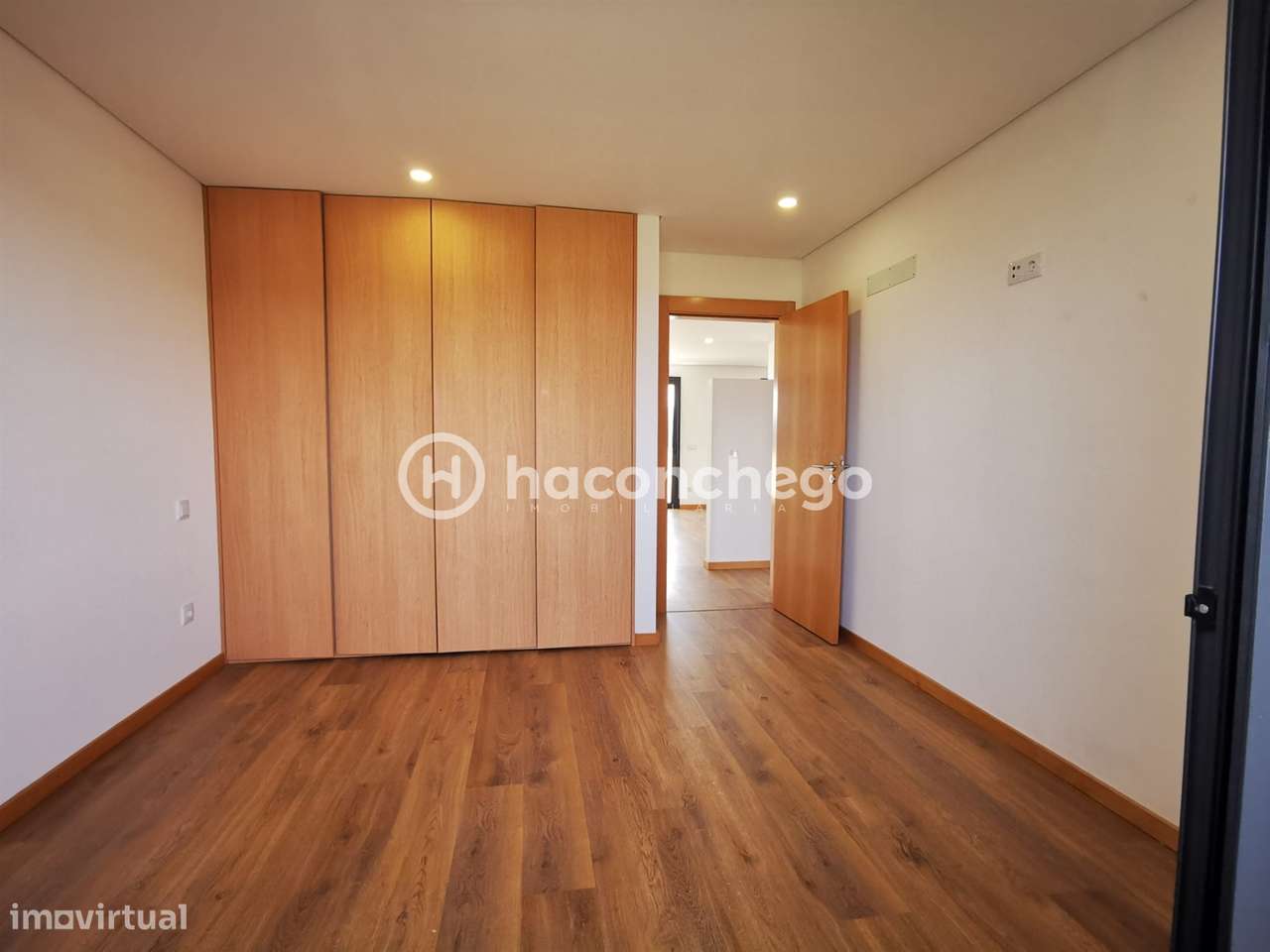 Apartamento T2 em São Verissimo com lugar de estacionamento privado-15