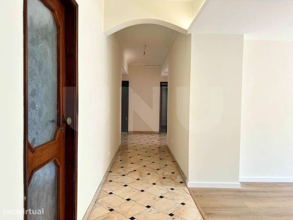 T4+2 com Varanda Panorâmica e Garagem Ampla - Conforto, Espaço e Ve...-2